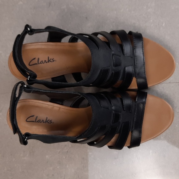 Clarks black leather woven upper heeled sandals, size 8.5 - Picture 2 of 12